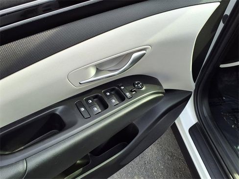 Certified 2024 Hyundai Tucson SE image 12