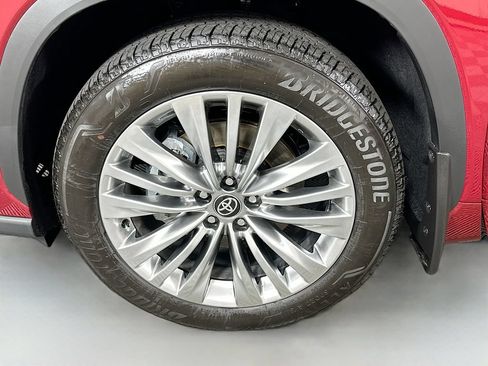 Used 2026 Toyota Highlander Platinum AWD/4WD image 31