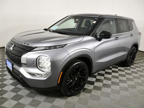 Used 2024 Mitsubishi Outlander SE Black Edition image 10