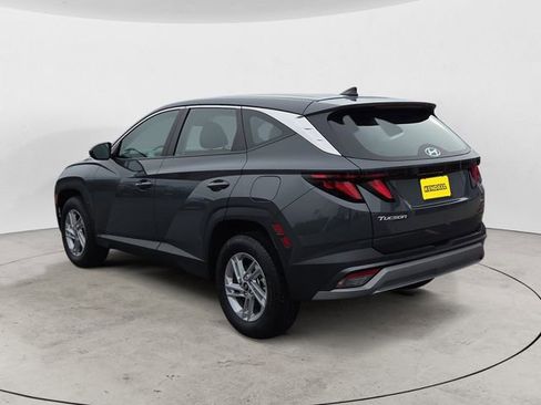 Used 2025 Hyundai Tucson SE image 3