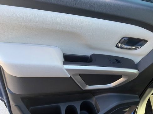 Used 2021 Nissan Titan SV w/ SV Convenience Package image 12