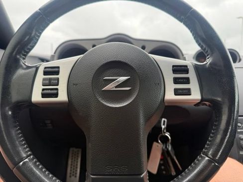 Used 2006 Nissan 350Z Touring RWD image 17