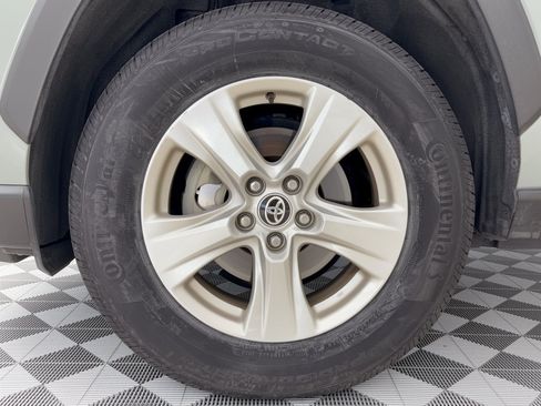 Used 2021 Toyota RAV4 XLE w/ Convenience Package AWD/4WD image 10