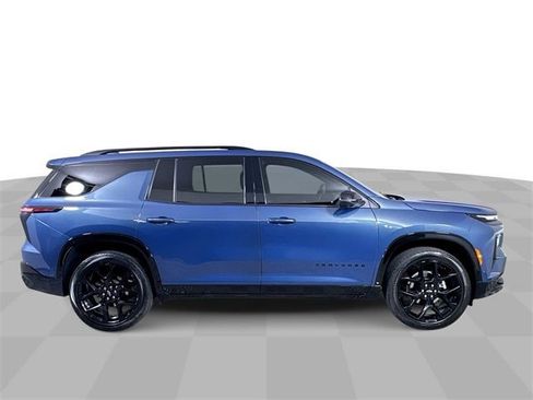 Used 2024 Chevrolet Traverse RS image 9