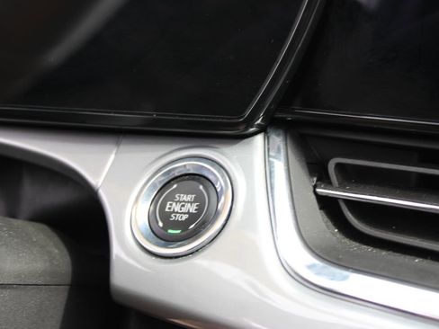 Used 2025 Chevrolet Trax LT image 38