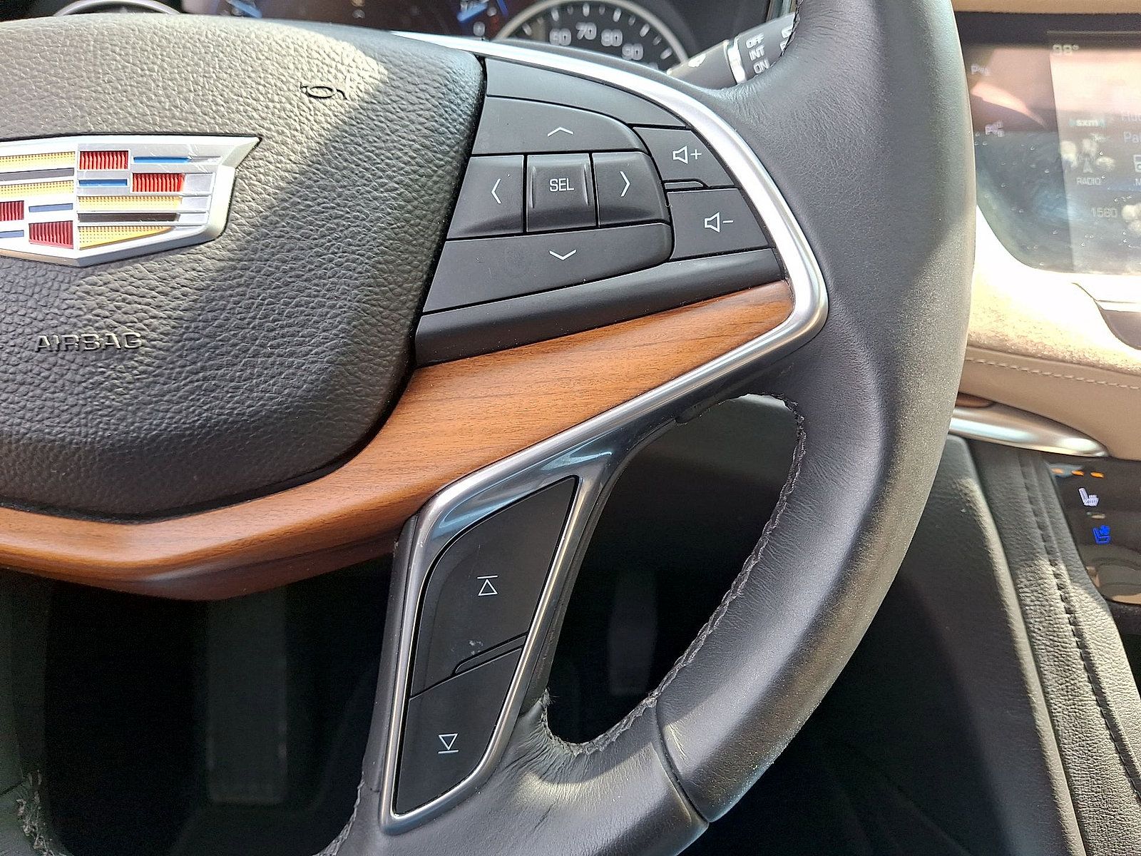 Used 2017 Cadillac XT5 Platinum w/ Driver Assist Package AWD/4WD image 18