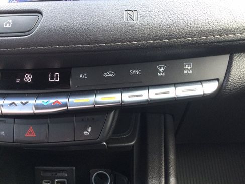Used 2019 Cadillac XT4 Premium Luxury AWD/4WD image 36
