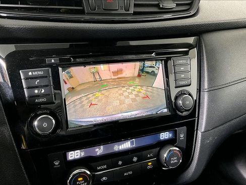 Used 2019 Nissan Rogue SV image 21