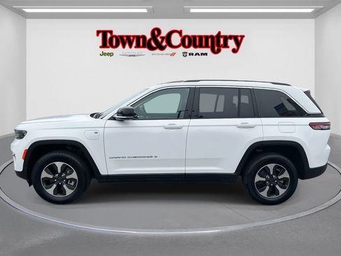 Used 2023 Jeep Grand Cherokee 4WD 4xe w/ Luxury Tech Group II image 6