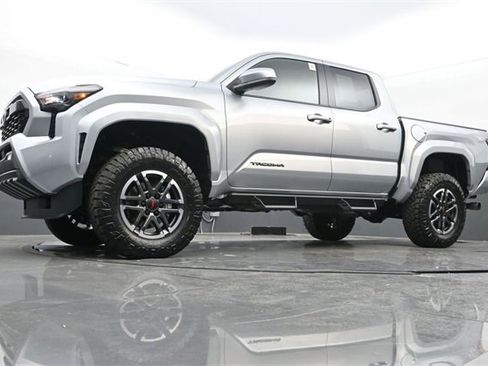 Used 2025 Toyota Tacoma TRD Sport image 26