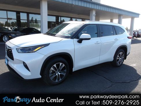 Used 2023 Toyota Highlander XLE AWD/4WD image 1
