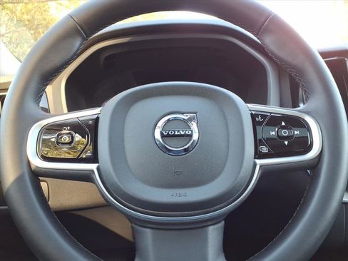 Certified 2025 Volvo XC60 B5 Plus image 27