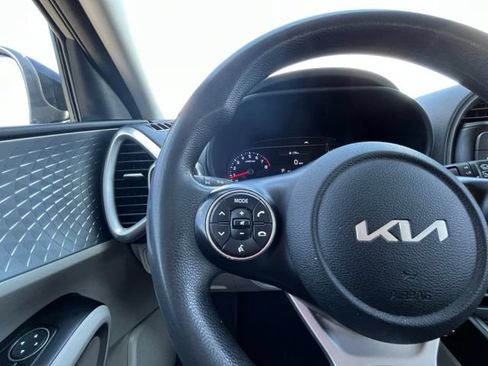 Used 2022 Kia Soul LX w/ Technology Package FWD image 11