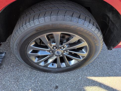 Used 2021 Ford Expedition Limited image 10