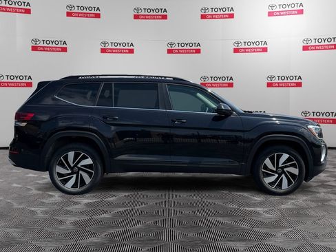 Used 2025 Volkswagen Atlas SE AWD/4WD image 4