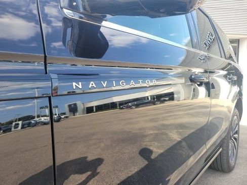 Certified 2025 Lincoln Navigator Black Label AWD/4WD image 29