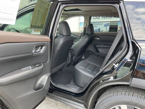 Used 2023 Nissan Rogue SL AWD/4WD image 23