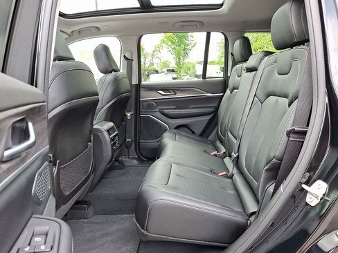 Used 2023 Jeep Grand Cherokee 4WD 4xe image 10