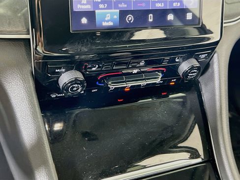 Used 2023 Jeep Grand Cherokee Laredo w/ Luxury Tech Group I image 15