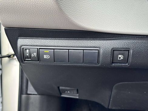 Used 2021 Toyota Corolla LE FWD image 21