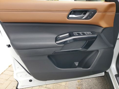 New 2026 Nissan Pathfinder Platinum image 15