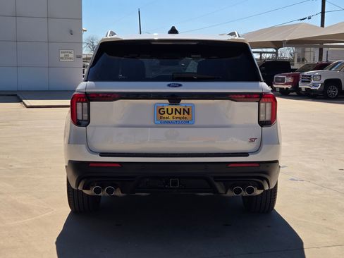 Used 2025 Ford Explorer ST image 4