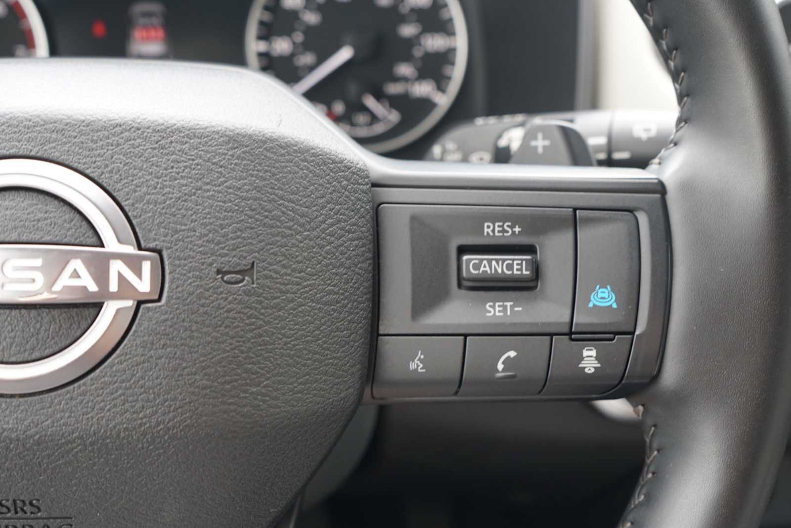 Used 2025 Nissan Rogue SV FWD image 14