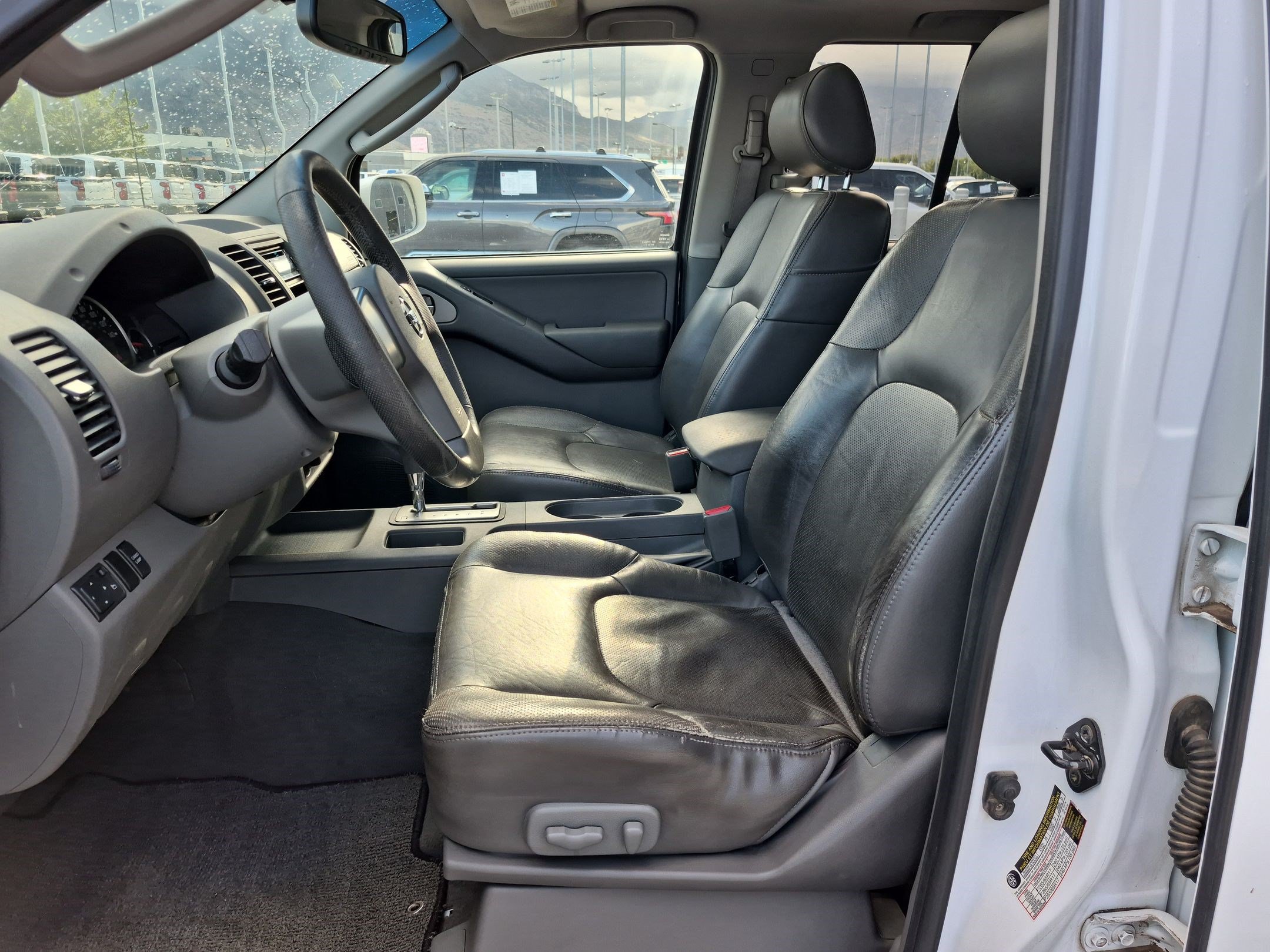 Used 2007 Nissan Frontier LE w/ Leather Pkg AWD/4WD image 15