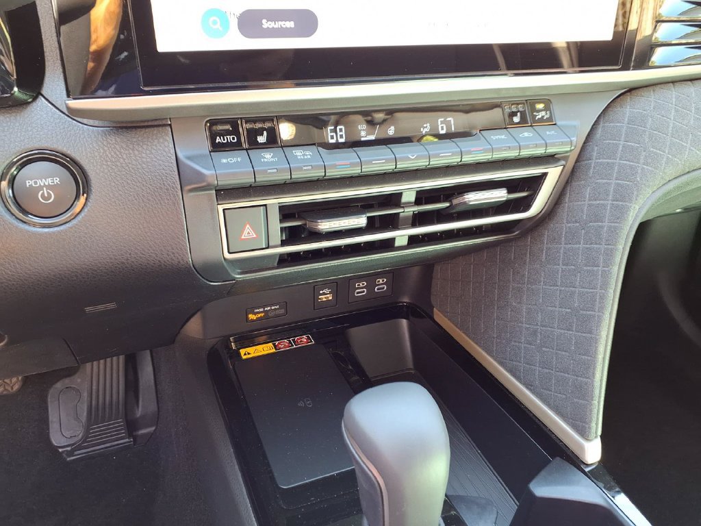 Used 2026 Toyota Camry XLE FWD image 15