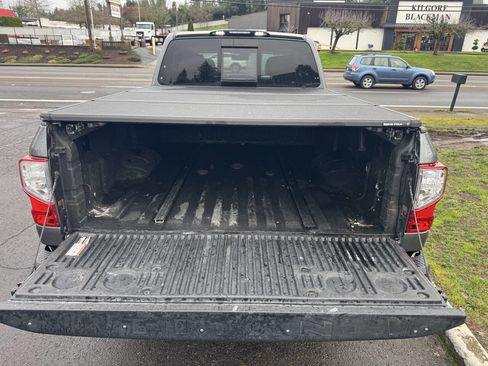 Used 2017 Nissan Titan SL w/ Chrome Package image 7