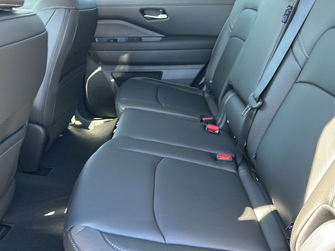 New 2025 Nissan Pathfinder SL image 15