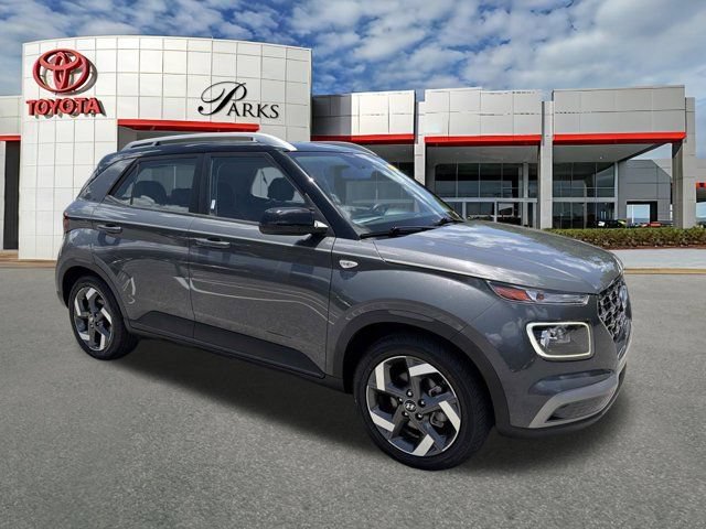 Used 2023 Hyundai Venue Limited w/ Cargo Package FWD image 1