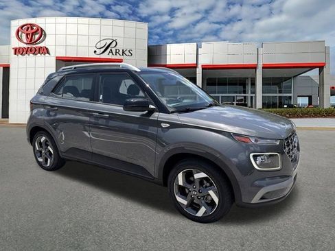 Used 2023 Hyundai Venue Limited w/ Cargo Package FWD image 1