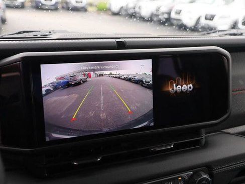 Used 2025 Jeep Wrangler Unlimited Rubicon AWD/4WD image 17