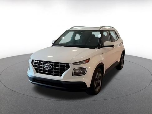 Used 2026 Hyundai Venue SEL FWD image 4
