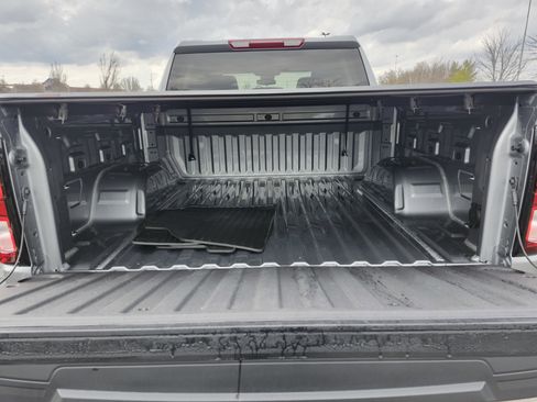 Used 2025 GMC Sierra 1500 Elevation image 28