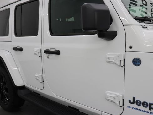 Used 2025 Jeep Wrangler Unlimited Sahara AWD/4WD image 23