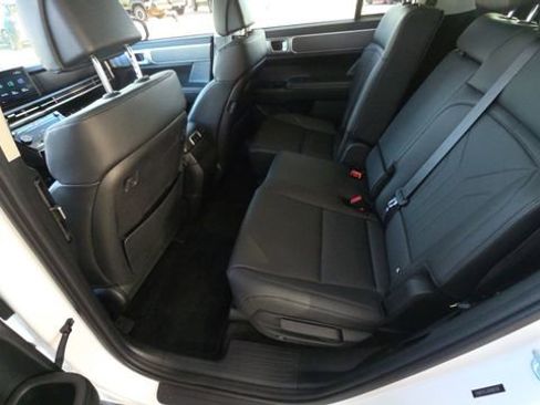 Used 2024 Hyundai Santa Fe SEL FWD image 17