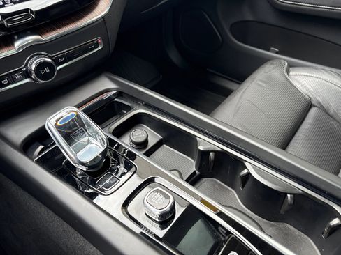 Certified 2023 Volvo XC60 B5 Ultimate w/ Climate Package image 29