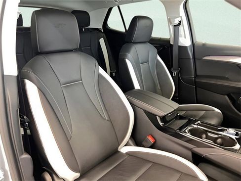 Certified 2025 Buick Envision Sport Touring image 13