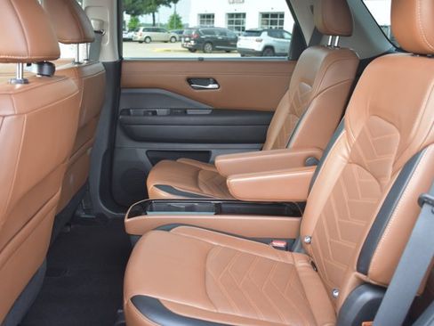 Used 2022 Nissan Pathfinder Platinum w/ Lighting Package (N93) AWD/4WD image 15