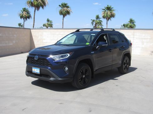 Used 2021 Toyota RAV4 XLE w/ XLE Grade Weather Package AWD/4WD image 1