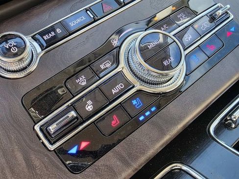 Certified 2023 Lincoln Aviator Reserve w/ Equipment Group 201A image 14