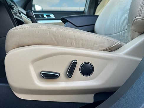 Used 2016 Ford Explorer XLT w/ Equipment Group 201A image 14