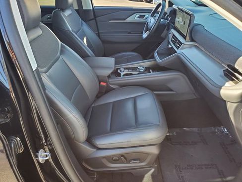 Used 2025 Ford Explorer Active w/ Active Comfort Package image 14