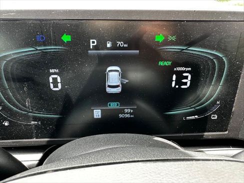 Used 2024 Kia Niro LX FWD image 28