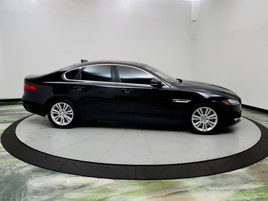 Used 2016 Jaguar XF Premium AWD/4WD image 4