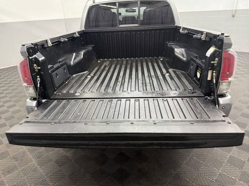 Used 2016 Toyota Tacoma Limited w/ Towing Package AWD/4WD image 12