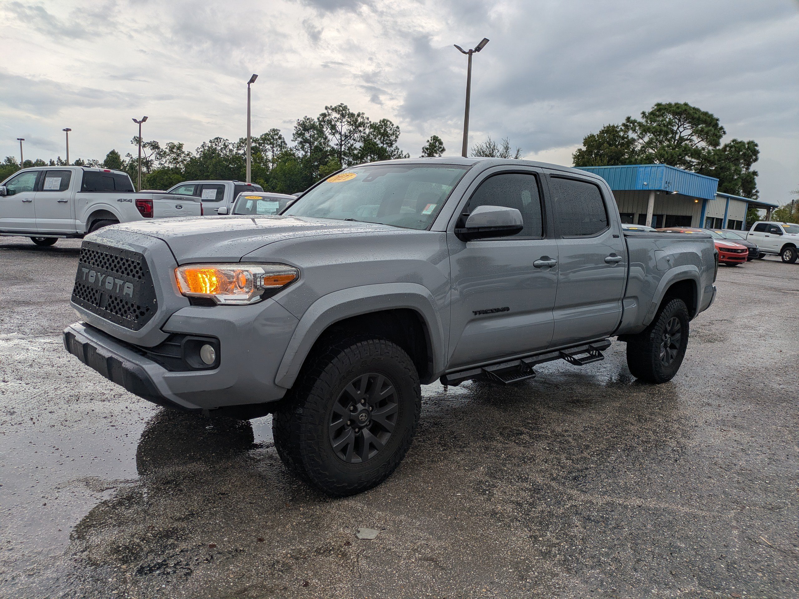 Used 2021 Toyota Tacoma SR5 AWD/4WD image 8