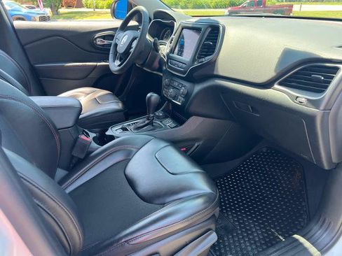 Used 2022 Jeep Cherokee Trailhawk AWD/4WD image 15